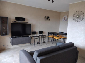 Studio entièrement rénové coté plage avec garage